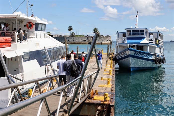 Travessia Salvador-Mar Grande é suspensa por mau tempo na Baía de Todos-os-Santos