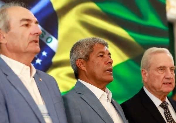 Jerônimo participa da abertura de 1º Encontro Nacional do Associativismo em Salvador