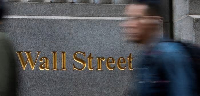 Wall Street despenca conforme guerra comercial piora