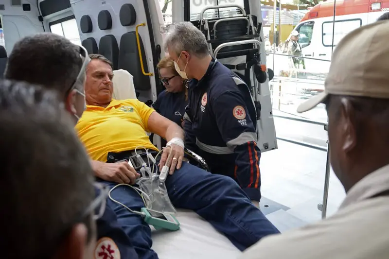 Bolsonaro é internado com urgência no Rio Grande do Norte: o que é obstrução intestinal que fez ex-presidente passar mal