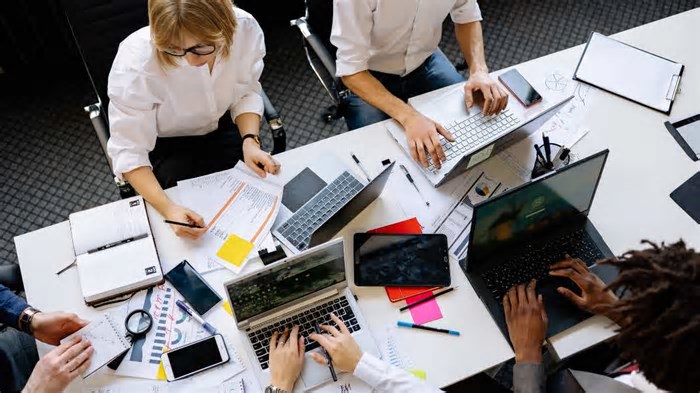 Momentos finais para se inscrever na Riachuelo, KPMG, Peers e P&G; confira essas e outras vagas para estágio e trainee