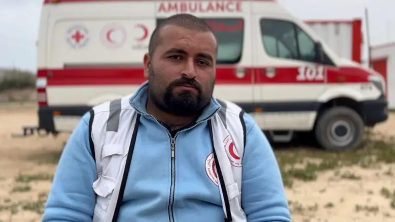 'Éramos todos civis': o relato do único sobrevivente do ataque que matou 15 socorristas em Gaza e que contradiz versão de Israel
