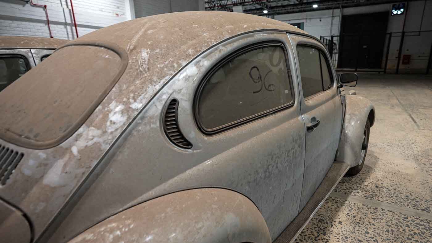 A história da loja que deixou carros 0km abandonados por 20 anos