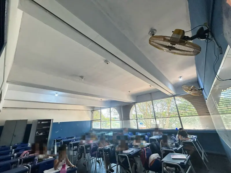 O cotidiano de calor nas escolas brasileiras, onde grande parte das salas de aula não têm ar-condicionado