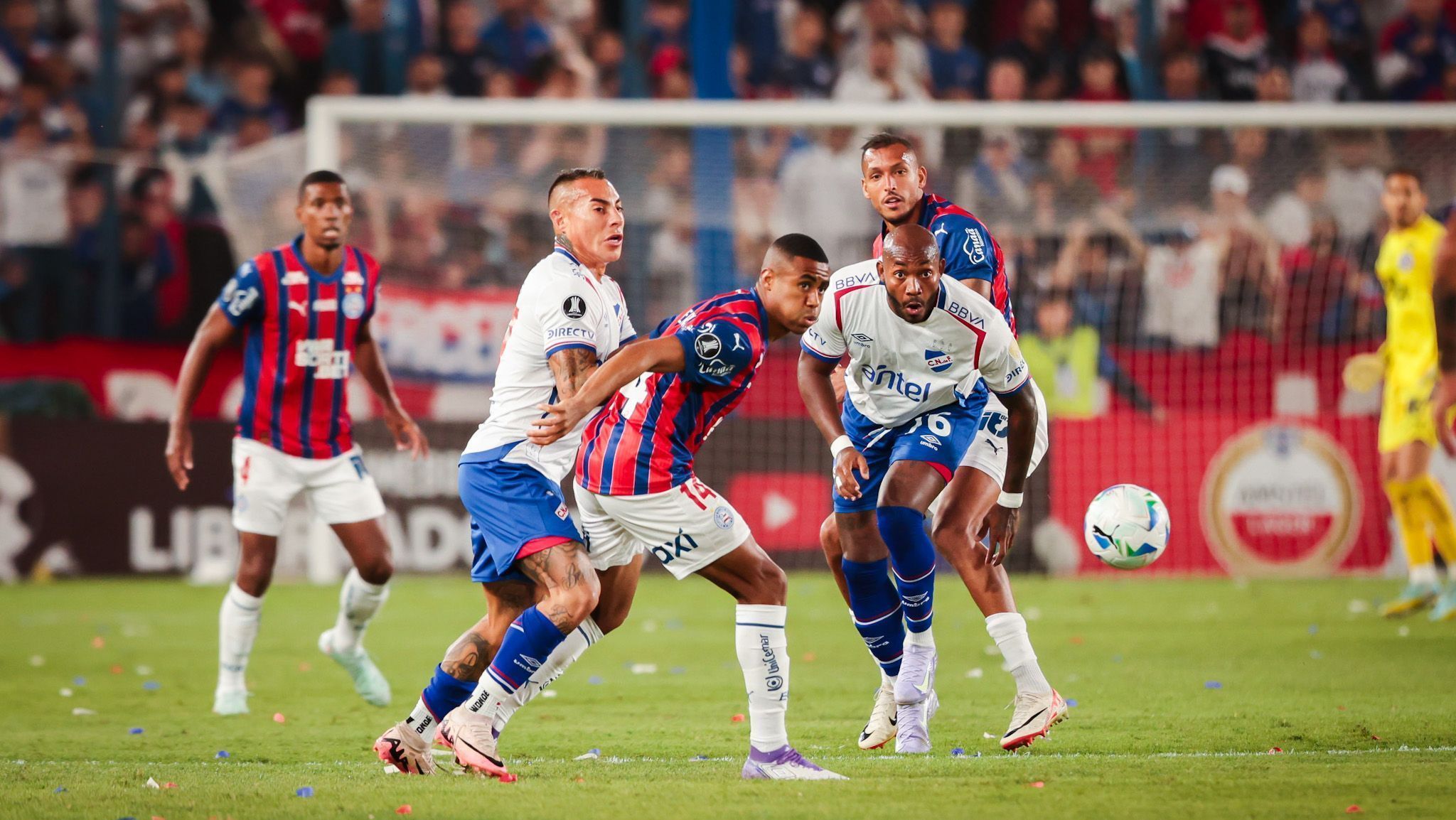 Com golaço de Pulga, Bahia vence Nacional fora de casa pela Libertadores