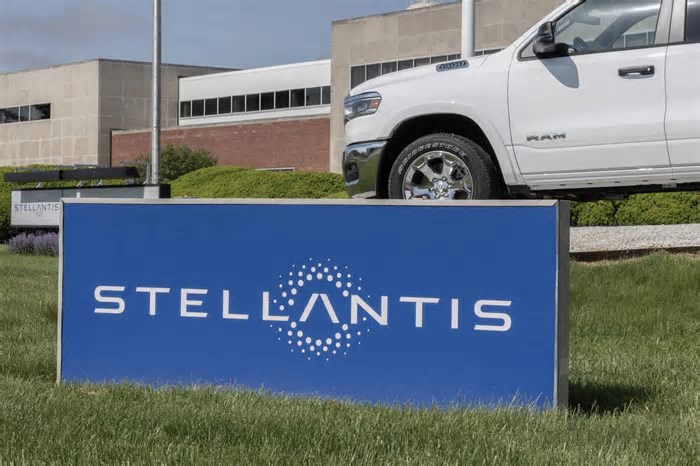Carros elétricos: nova bateria da Stellantis pode ser carregada em 18 minutos