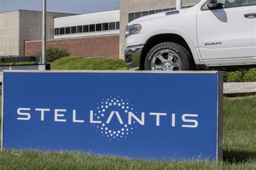 Baterias de estado sólido da Stellantis podem carregar carros elétricos em 18 minutos