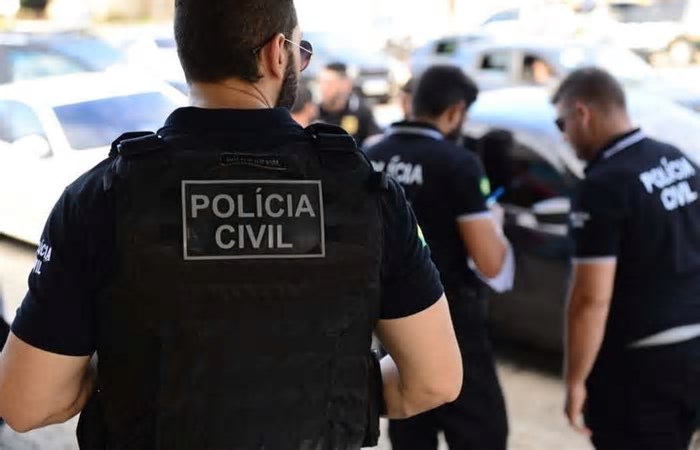 Polícia do CE prende 14 pessoas e bloqueia R$ 5,1 milhões de facção criminosa no Pirambu