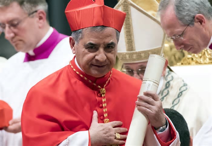 O Cardeal que o Papa Francisco baniu insiste em participar no Conclave