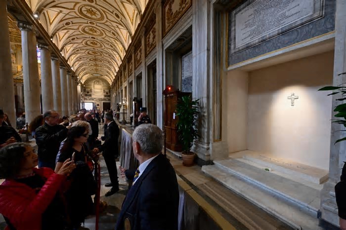 Túmulo do Papa Francisco é aberto à visitação do público; veja fotos