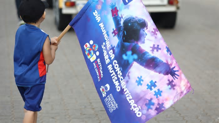 9ª Caminhada da Conscientização sobre o Autismo em Fortaleza dá voz à luta por inclusão e respeito