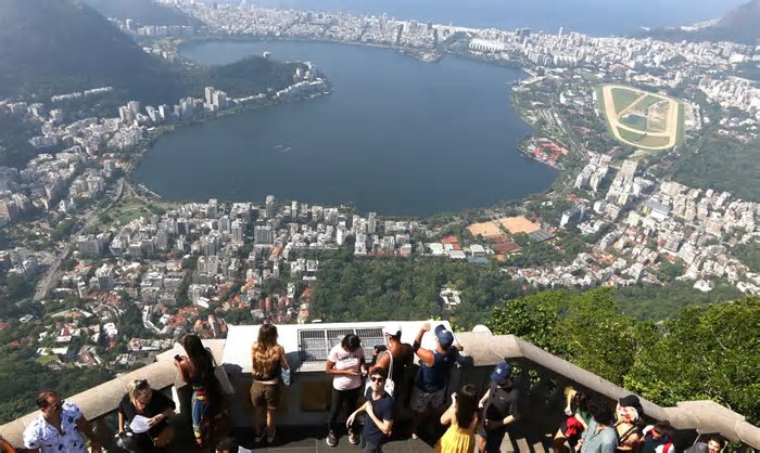 Com 744 mil turistas estrangeiros no 1º trimestre, RJ têm alta histórica e crescimento de 51% em 2025