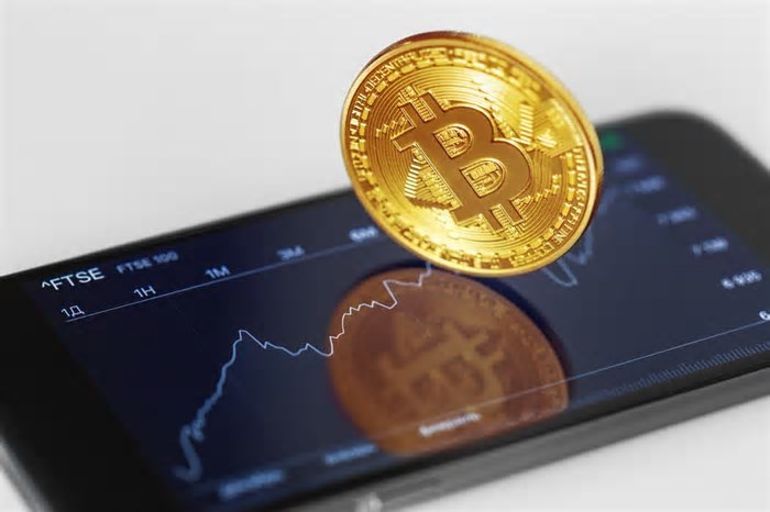 Com volta do apetite a risco, bitcoin ultrapassa os US$ 94 mil