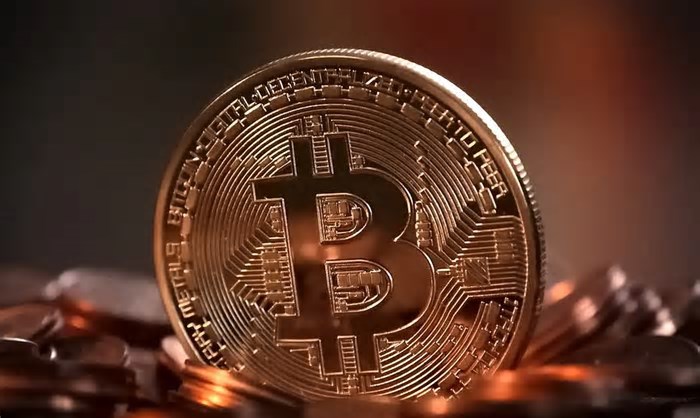 Bitcoin (BTC): negociações travadas entre EUA e China freiam avanços — veja outras criptomoedas
