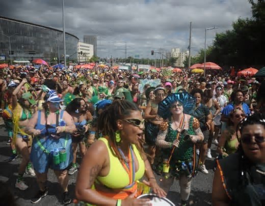 Pesquisa revela que 30% do público do Carnaval de BH é LGBTQIAPN+