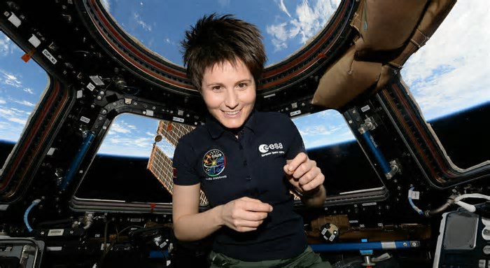 Samantha Cristoforetti compie 48 anni. Il soprannome AstroSamantha e l'addio all'Aeronautica: «Per i miei figli tutte le madri sono astronaute»