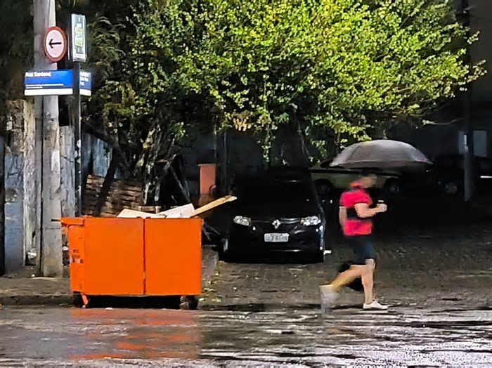 Rio tem previsão de chuva excepcional com risco de alagamentos e fortes rajadas de vento, diz Climatempo