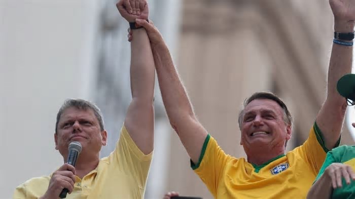 TCE investiga Tarcísio por uso de avião da PM em ato com Bolsonaro no Rio
