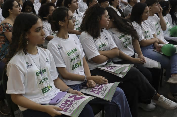 Ceará lança programa Enem: Chego Junto, Chego Bem 2025