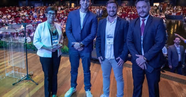 Vereador Max Fleury ganha prêmio nacional por implantar sistema de IA na Câmara de Araguaína