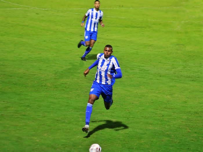 Avaí faz 3 a 0 pra cima do América-MG e vira líder da Série B 2025