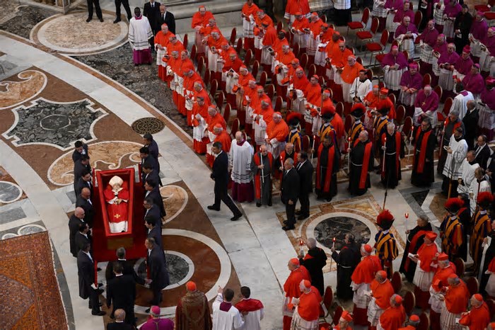 Quanto ganhava o papa Francisco e qual é o salário dos cardeais no Vaticano