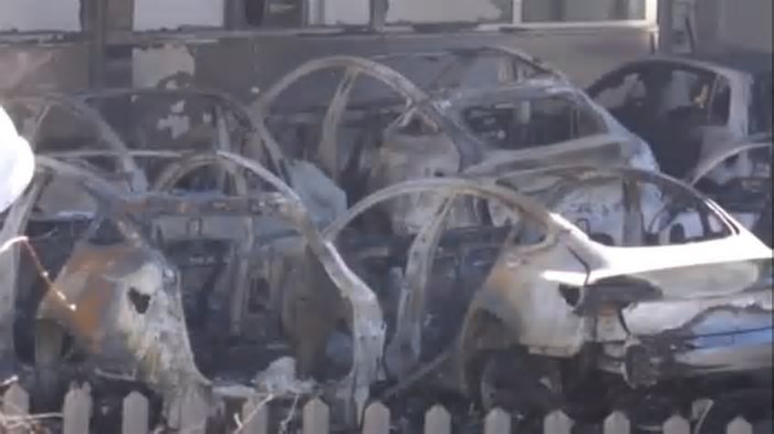 Lojas da Tesla, de Elon Musk, são incendiadas por manifestantes após boicote