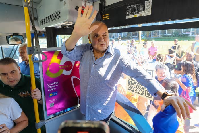 GDF inaugura City Tour Cívico gratuito para turistas e moradores conhecerem a história de Brasília