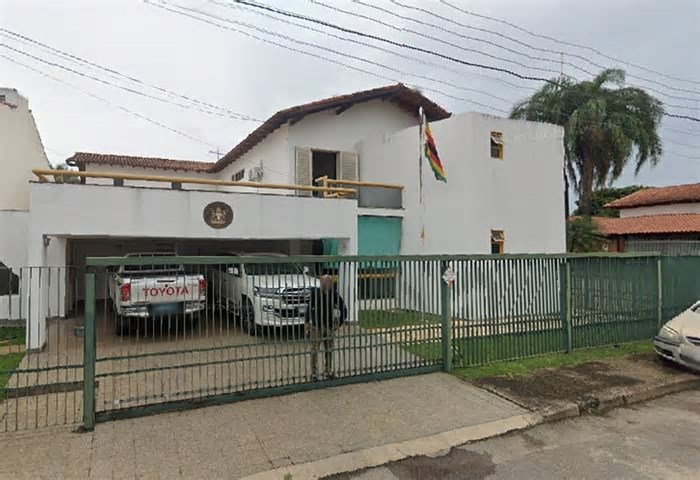 Embaixada: mulher tomou veneno de barata por não suportar humilhações