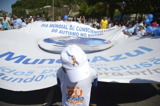 Abril Azul: tecnologia facilita atendimento multidisciplinar de autistas