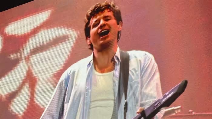 Conheça o patrimônio e trajetória de sucesso de Charlie Puth