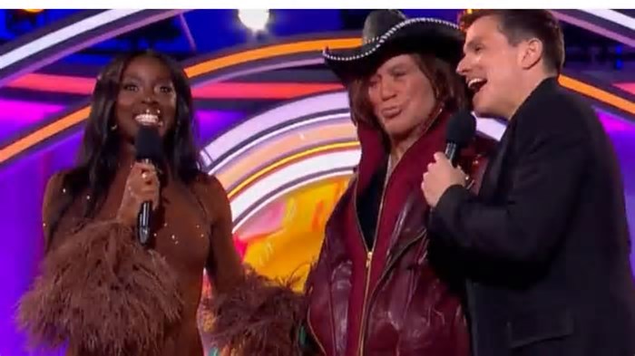 Mickey Rourke é criticado por comportamento constrangedor com apresentadora do “Celebrity Big Brother”