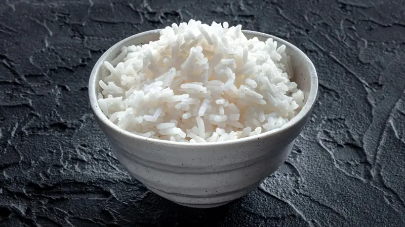 Por que aquecimento global pode 'envenenar' arroz em partes do mundo
