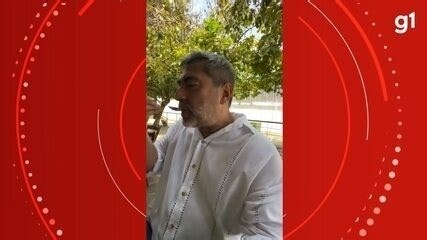 Zeca Camargo participa da procissão do Fogaréu em Goiás e experimenta empadão goiano; vídeo
