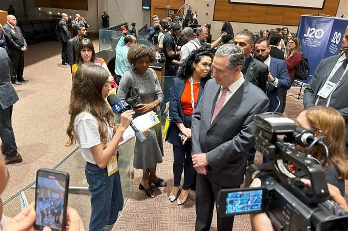 Jovens repórteres da rede pública do Rio participam da reunião do BRICS