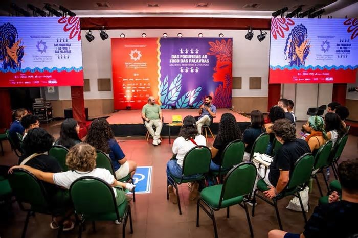 Bienal do Livro do Ceará 2025: cinco motivos para você participar das mesas e debates do evento