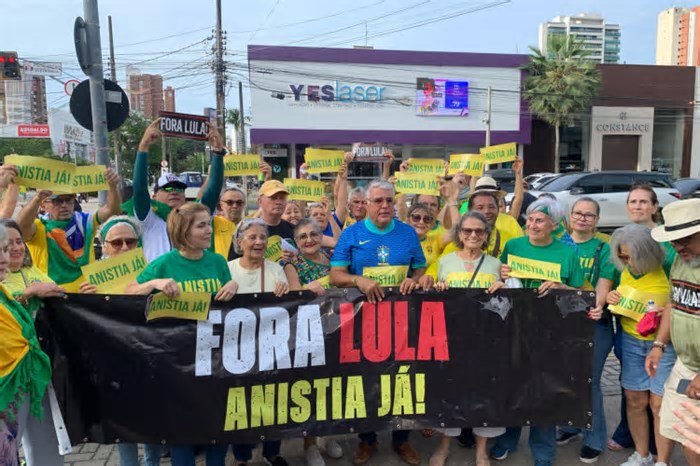 Com baixa adesão, ato pró-anistia reúne apoiadores em Fortaleza neste domingo