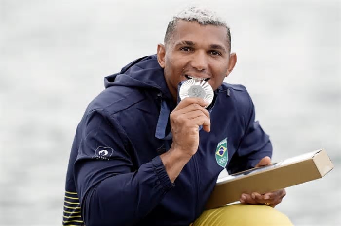 Em Lagoa Santa, Isaquias Queiroz conquista ouro na Copa Brasil de Canoagem