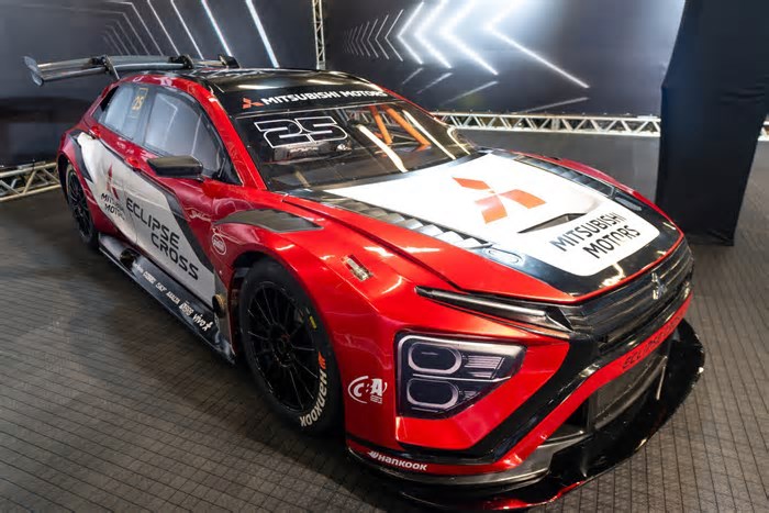 Mitsubishi Eclipse Cross Stock Car faz sua primeira aparição pública na abertura dos MIT Rallies 2025 em Goiânia