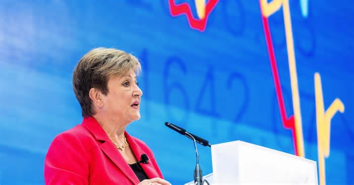 Guerra comercial fará economia crescer mais devagar e aumentará inflação no mundo, alerta FMI
