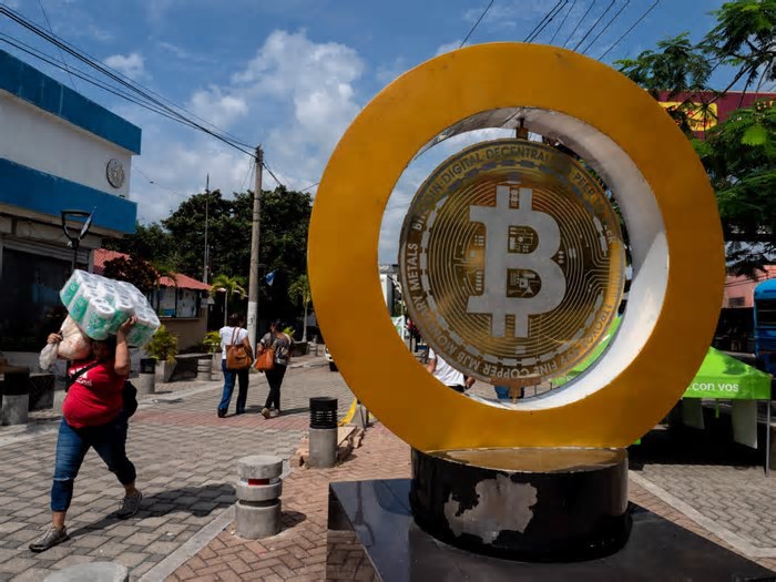 El Salvador diz que ainda está comprando bitcoin após acordo com o FMI