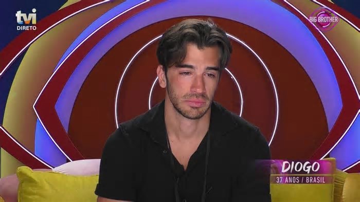 Diogo Bordin desfaz-se em lágrimas no confessionário por causa de Manuel Cavaco