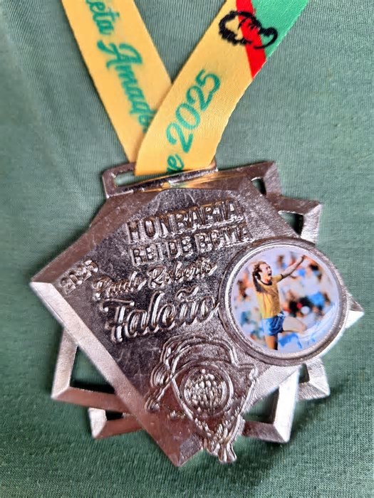 Atleta de Roca Sales é homenageada com Honraria Rei de Roma por Paulo Roberto Falcão