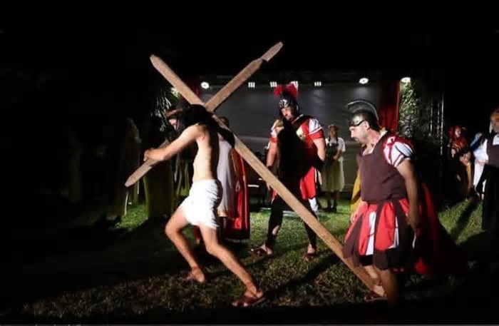Liberato Salzano – Encenação da Paixão de Cristo atrai grande público e emociona a comunidade