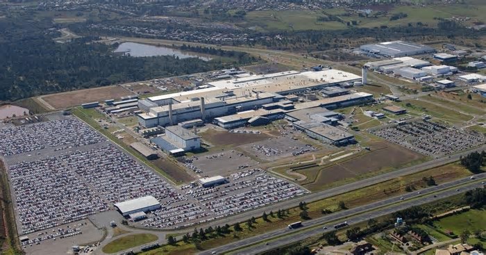 Suspensos por dois meses contratos de trabalhadores da GM no RS em corte de produção