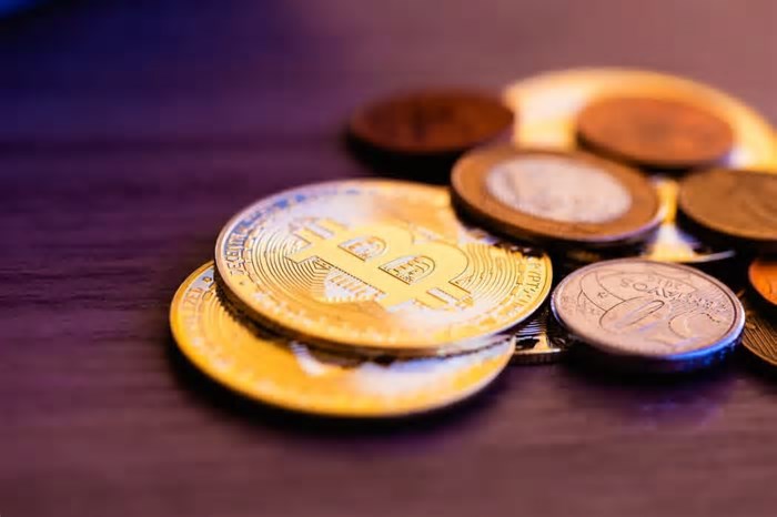 Bitcoin reage e sobe 2% após queda com temor global sobre tarifas de Trump