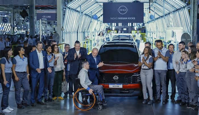 Com Lula, Nissan inicia a produção de novo modelo Kicks no Rio