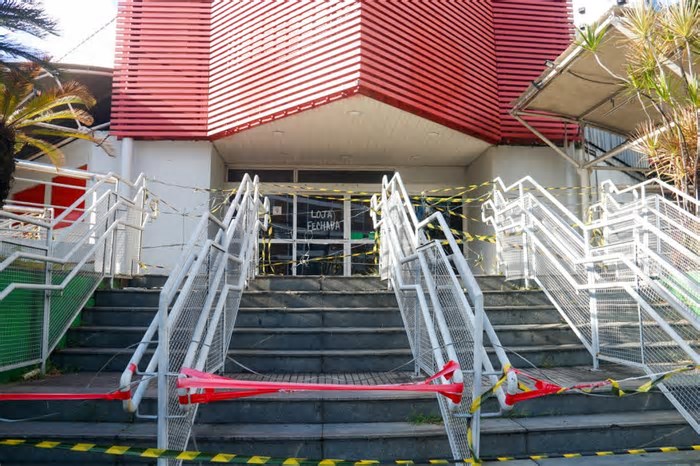 Após Bompreço fechar as portas, moradores convivem com imóveis vazios e sensação de insegurança no Recife