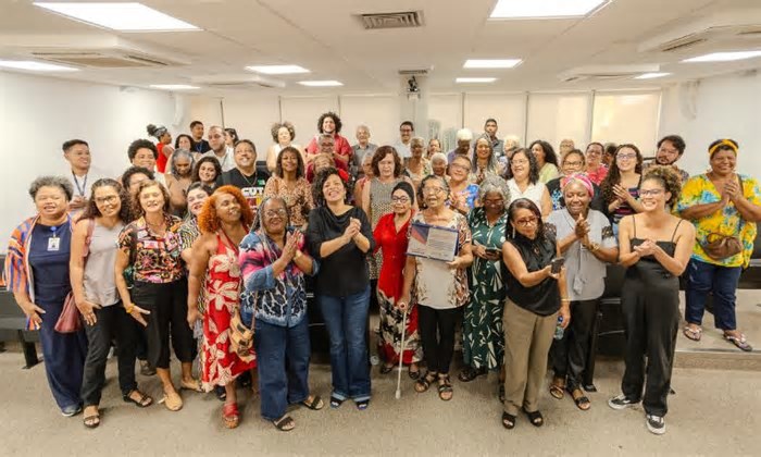 Alepe debate realidade das trabalhadoras domésticas e homenageia Luiza Batista