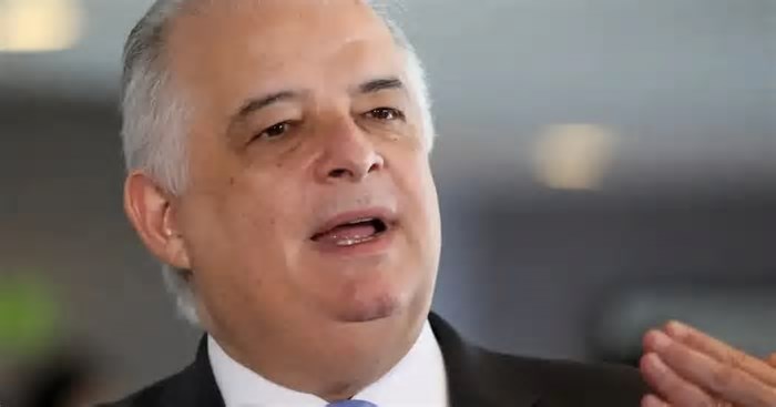 Ministro diz que aguarda retorno de Lula ao Brasil para discutir candidatura ao governo de SP